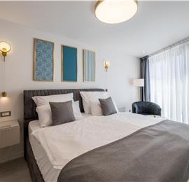 4 bedroom villa with heated pool and sea view in Vinišće, sleeps 8